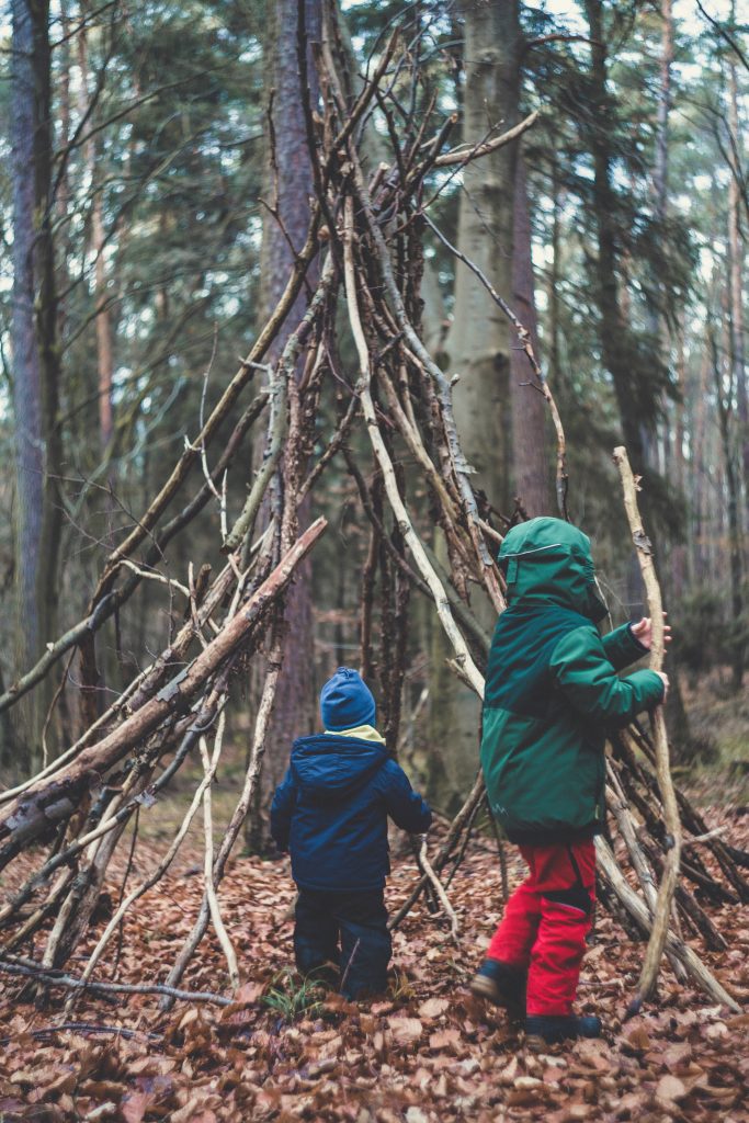 outdoor play building loose parts